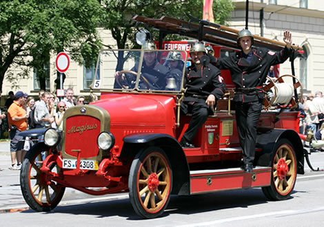 Firetage Parade - Ludwigstrasse München Schwabing - Parade der Münchner Feuerwehr